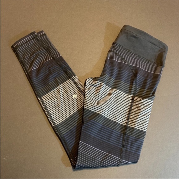 🦄Lululemon Om Stripe Speed Tight 30"🦄Size 8, EUC - Picture 2 of 6